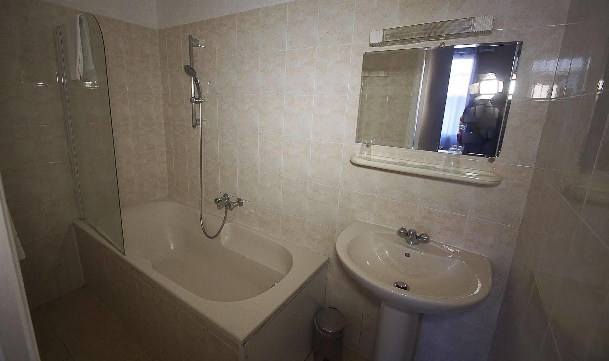 Hotel Le Derby Cagnes-sur-Mer Eksteriør billede